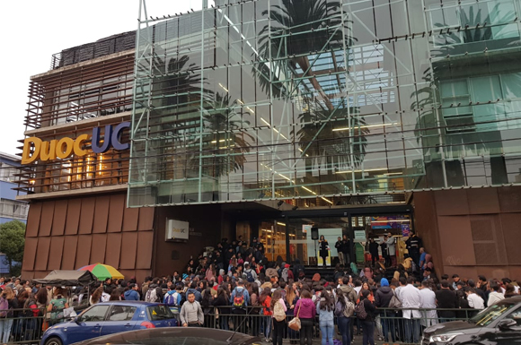 La ACHS y duoc uc realizan simulacro de emergencia en valparaíso