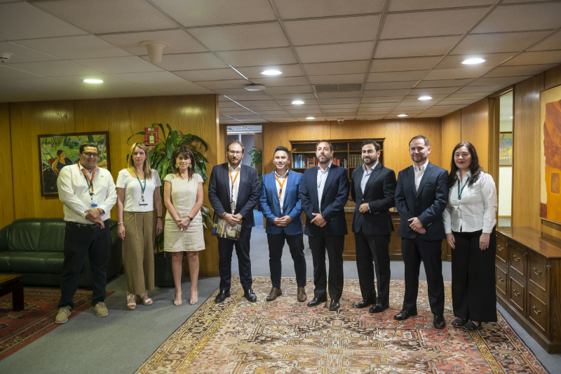 La ACHS firmó acuerdo colaboración con canal 13