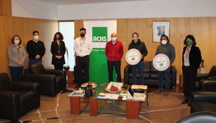 La ACHS entregó a la Corporación Scuola Italiana Vittorio Montiglio la certificación de la gestión del cumplimiento de estándar de COVID-19