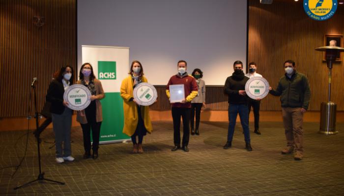 Saint George’s College recibe Sello COVID-19 ACHS reconociendo el resguardo de la salud de sus trabajadores y alumnos